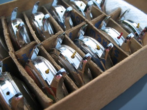 Hole in case between the lugs for the test wire.